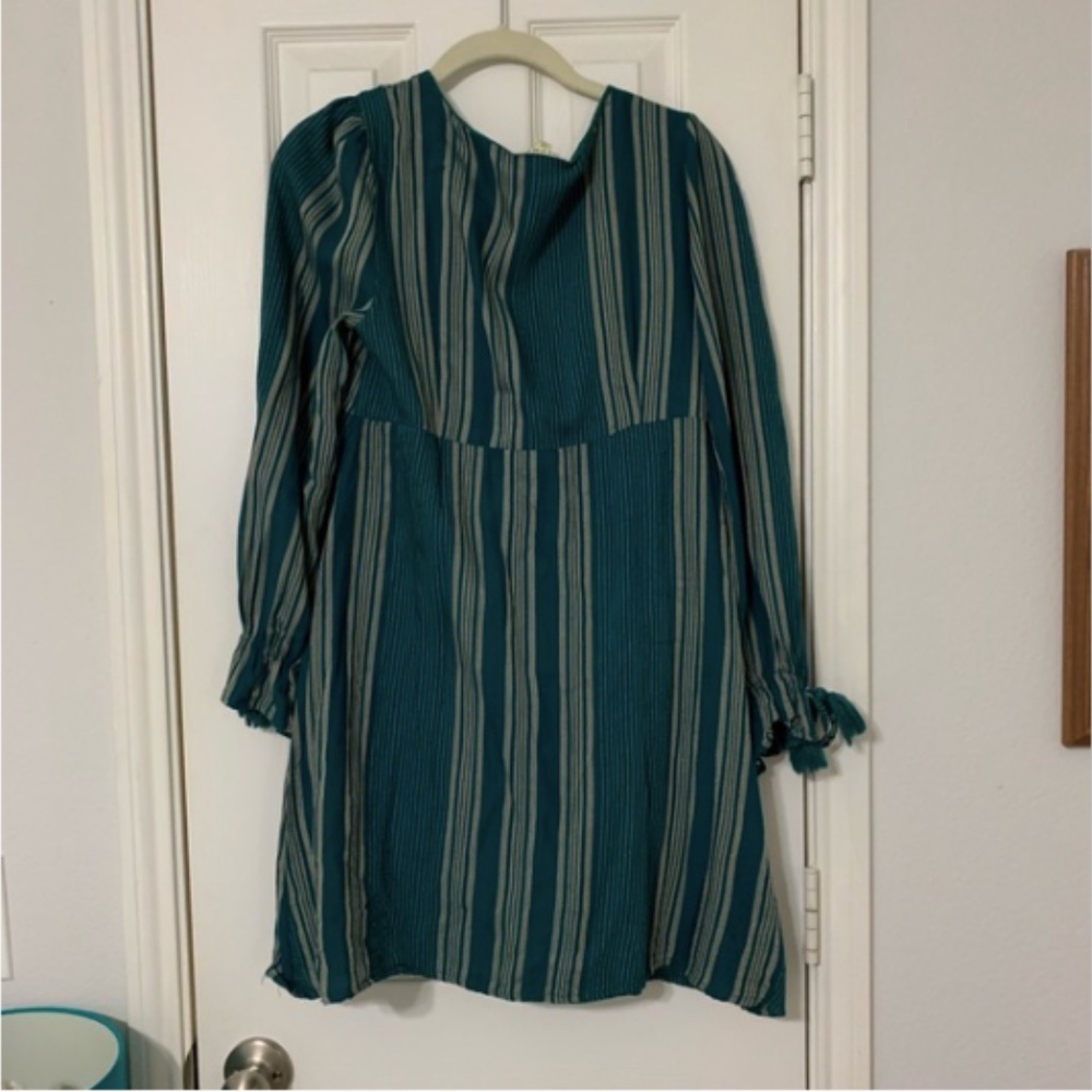 ✨ FRANCESCA'S NOVA STRIPED DRESS ✨ - Picture 4 of 5